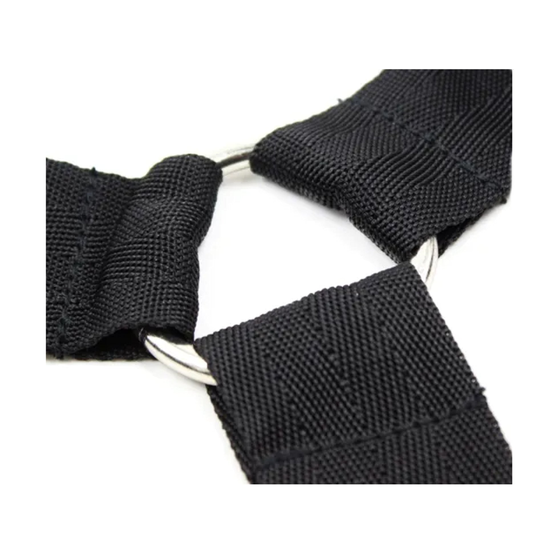 Close-up of adjustable centre strap connection