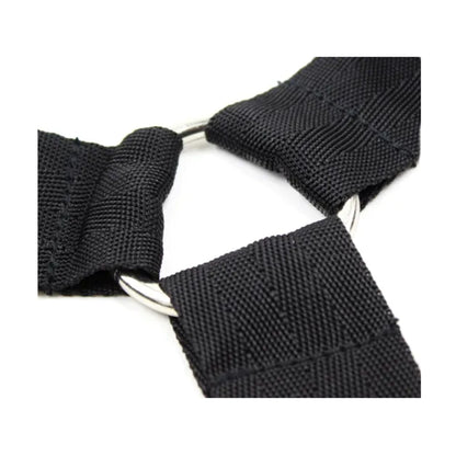 Close-up of adjustable centre strap connection