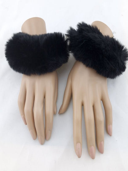 Poison Rose Fluffy Metal Hand Cuffs Black - Passionzone Adult Store